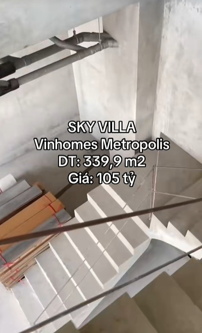 Căn hộ thông tầng từng được một số bên môi giới bẩt động sản rao bán khoảng 105 tỷ đồng. Mức rao bán căn hộ này ở năm 2024 là khoảng 80 tỷ đồng.