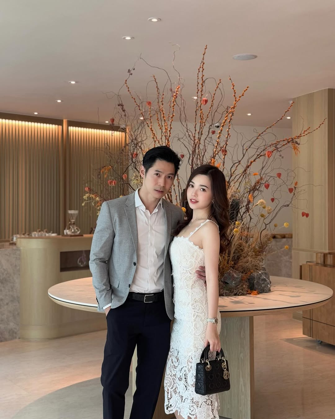 Mabel lấy chồng bác sĩ.