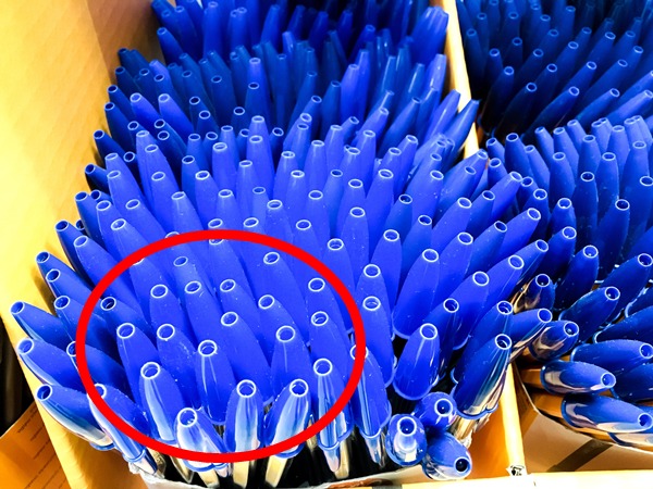 Vì sao nắp bút bi có 1 chiếc lỗ nhỏ?