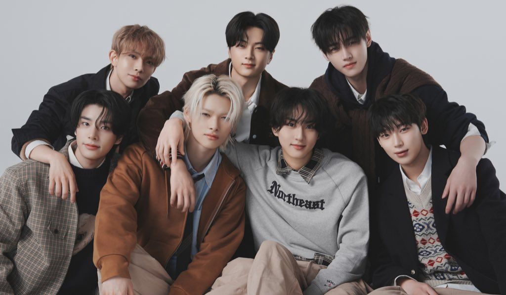 ENHYPEN là một trong những nhóm nhạc nổi bật của Kpop thế hệ thứ tư khi có nhiều bài hit và doanh số album lên đến chục triệu bản 