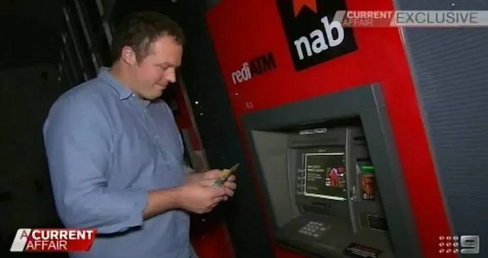 Phát hiện lỗi ATM rút tiền 