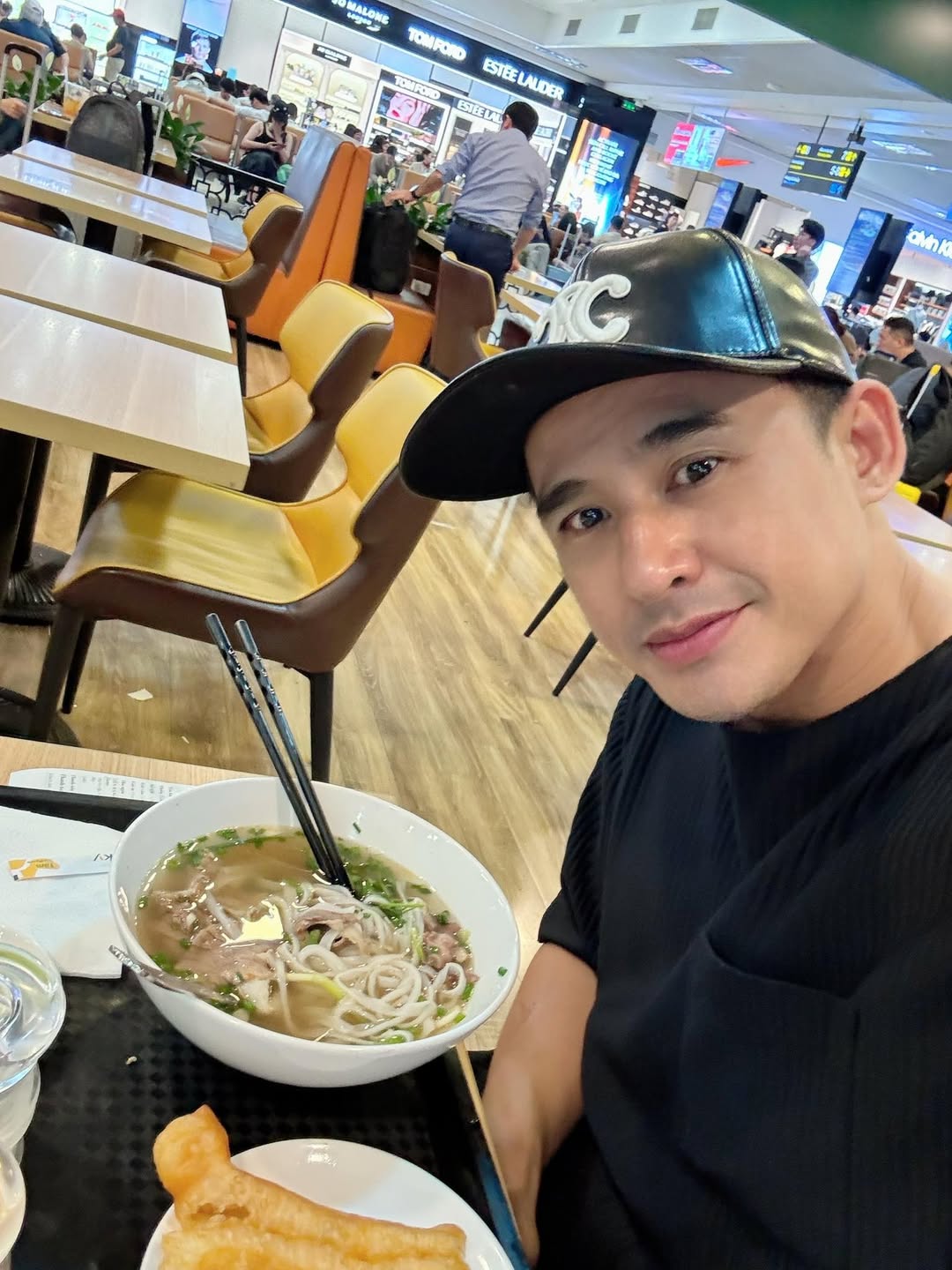Nam diễn viên thường đội mũ để 