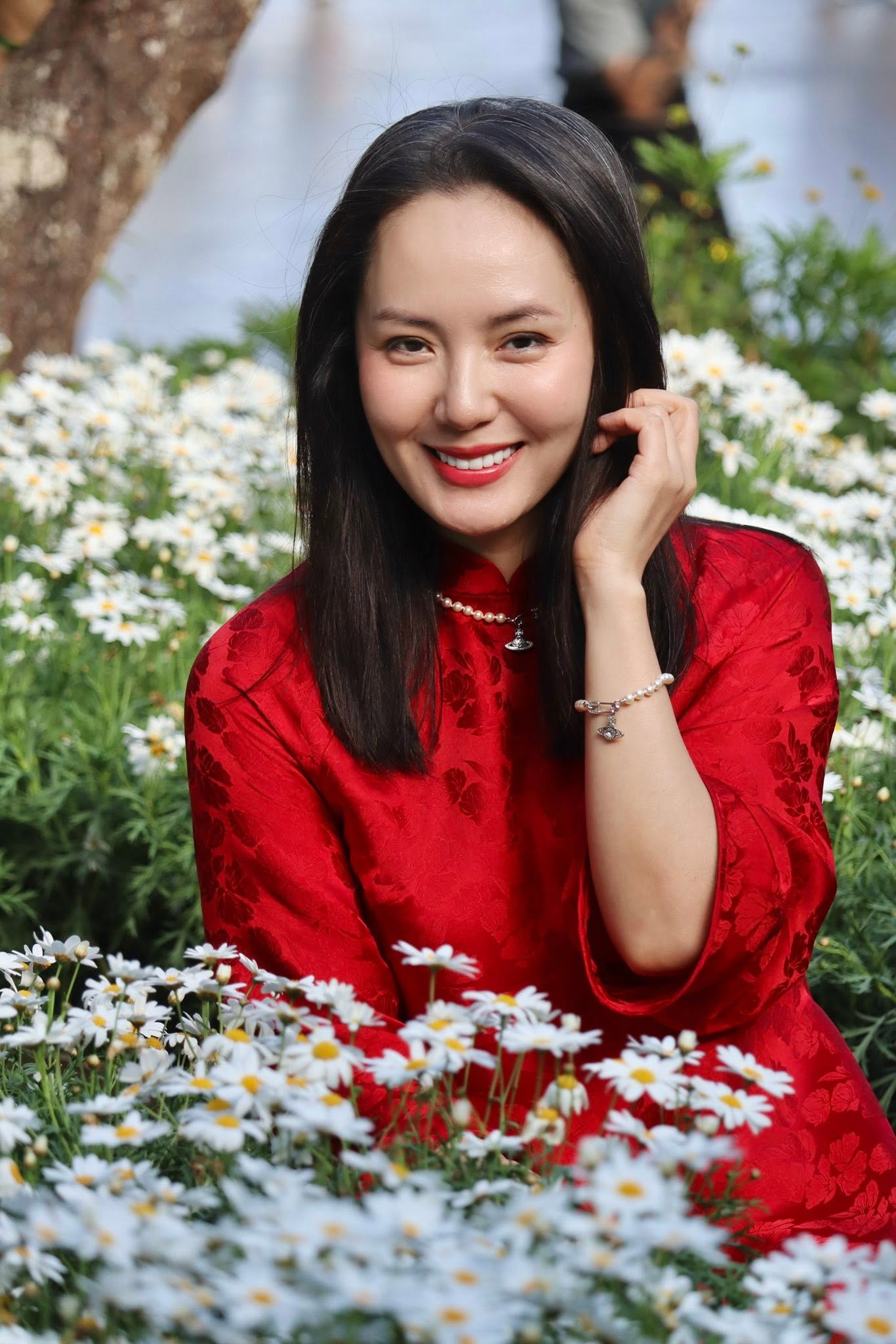 Phương Linh vẫn duy trì nhan sắc nổi bậc dù đơn ngoài 40 