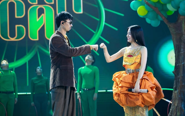 Hoàng Thùy Linh và Đen Vâu diễn cùng nhau trong một chương trình vào đầu năm 2024