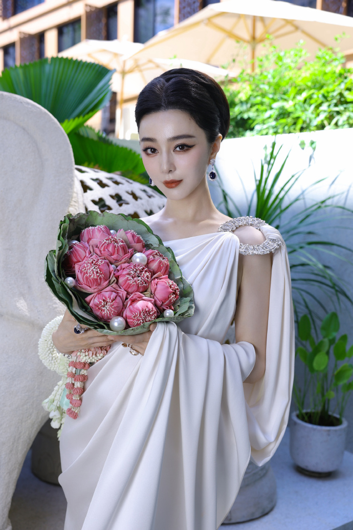 Phạm Băng Băng hiến kế giúp lớp nền trang điểm 