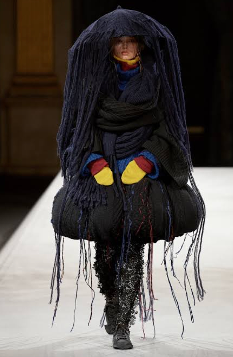 Ông cụ tóc bạc bước đi chậm rãi viral nhất Paris: Bậc thầy của Rick Owens, khiến cả thế giới nhìn màu đen theo một cách khác