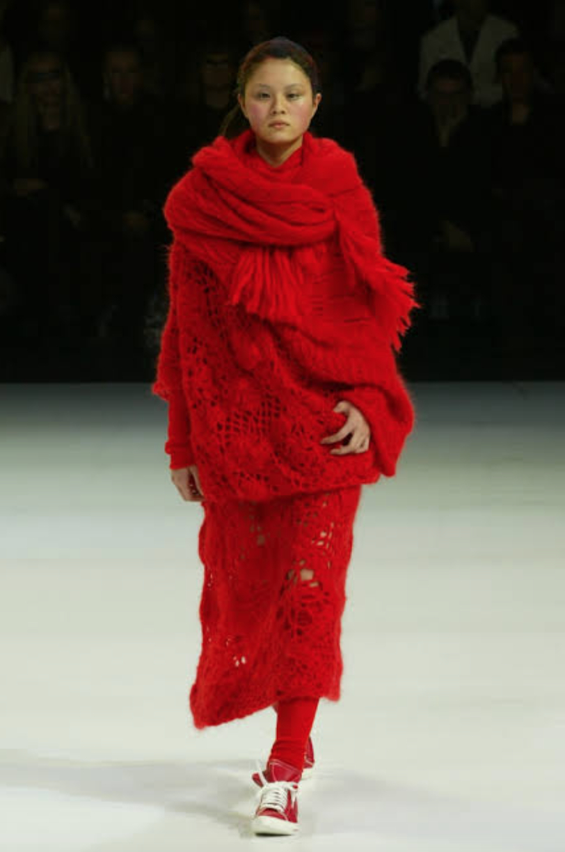 Ông cụ tóc bạc bước đi chậm rãi viral nhất Paris: Bậc thầy của Rick Owens, khiến cả thế giới nhìn màu đen theo một cách khác