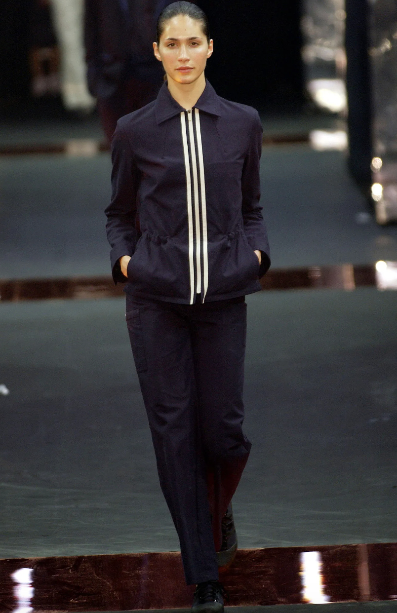 Ông cụ tóc bạc bước đi chậm rãi viral nhất Paris: Bậc thầy của Rick Owens, khiến cả thế giới nhìn màu đen theo một cách khác