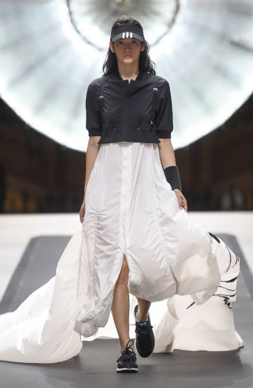 Ông cụ tóc bạc bước đi chậm rãi viral nhất Paris: Bậc thầy của Rick Owens, khiến cả thế giới nhìn màu đen theo một cách khác