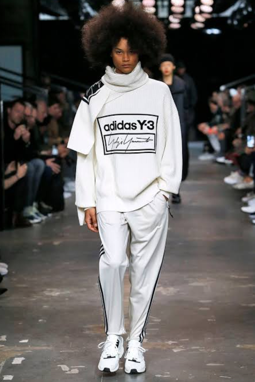 Ông cụ tóc bạc bước đi chậm rãi viral nhất Paris: Bậc thầy của Rick Owens, khiến cả thế giới nhìn màu đen theo một cách khác