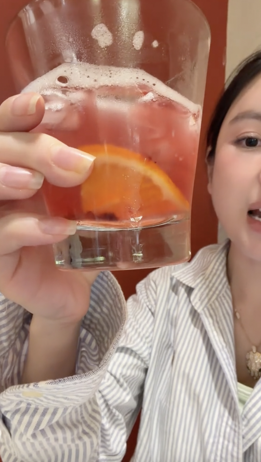 Cận cảnh cốc nước