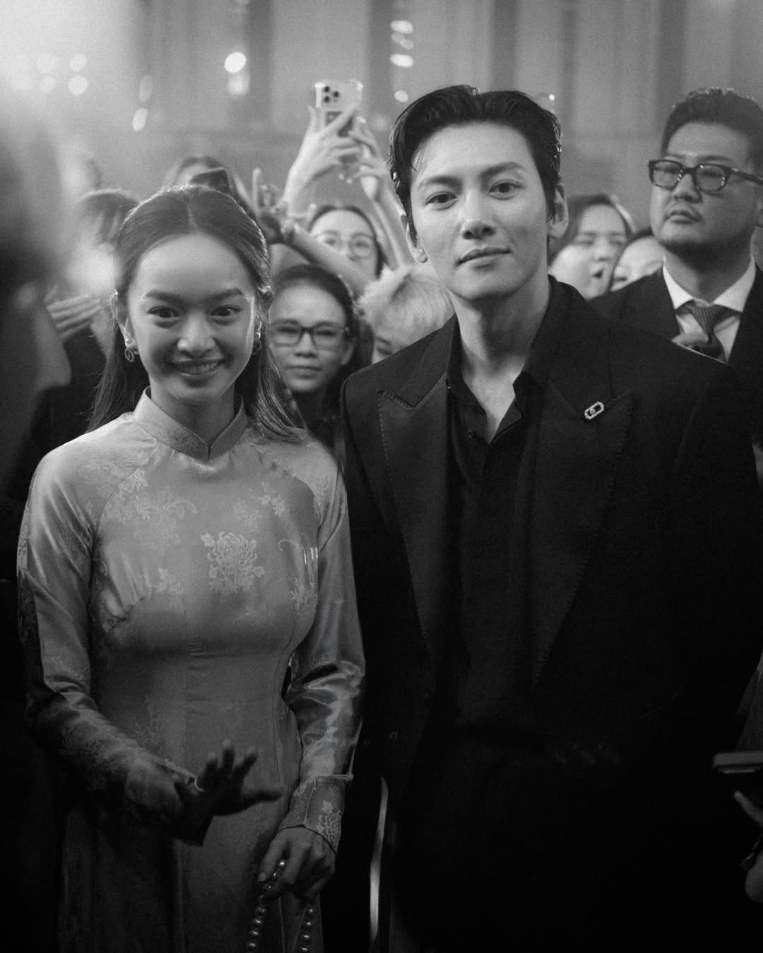  Khung hình chung của Kaity Nguyễn và Ji Chang Wook tại sự kiện phim ảnh tối 28/6.