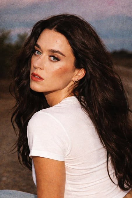 Sau nhiều năm kể từ cú trượt ở giai đoạn Witness, chuỗi thành tích ảm đạm của Katy Perry với nhạc mới vẫn tiếp tục kéo dài đến hiện tại.