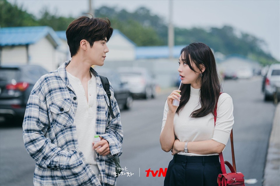 Hồ ly tinh mà có thật chính là mang gương mặt này: Càng nhìn càng hút hồn, 16 năm vẫn không chịu già