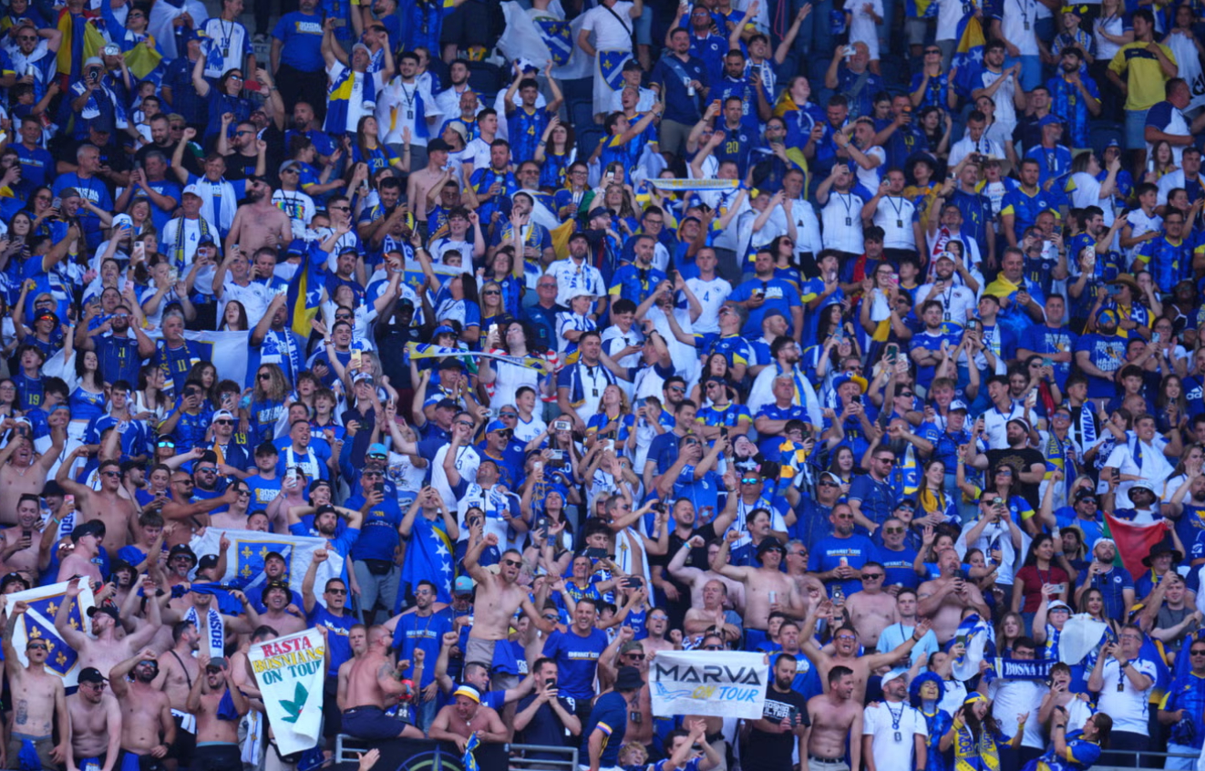 Cổ động viên đội Bosnia-Herzegovina