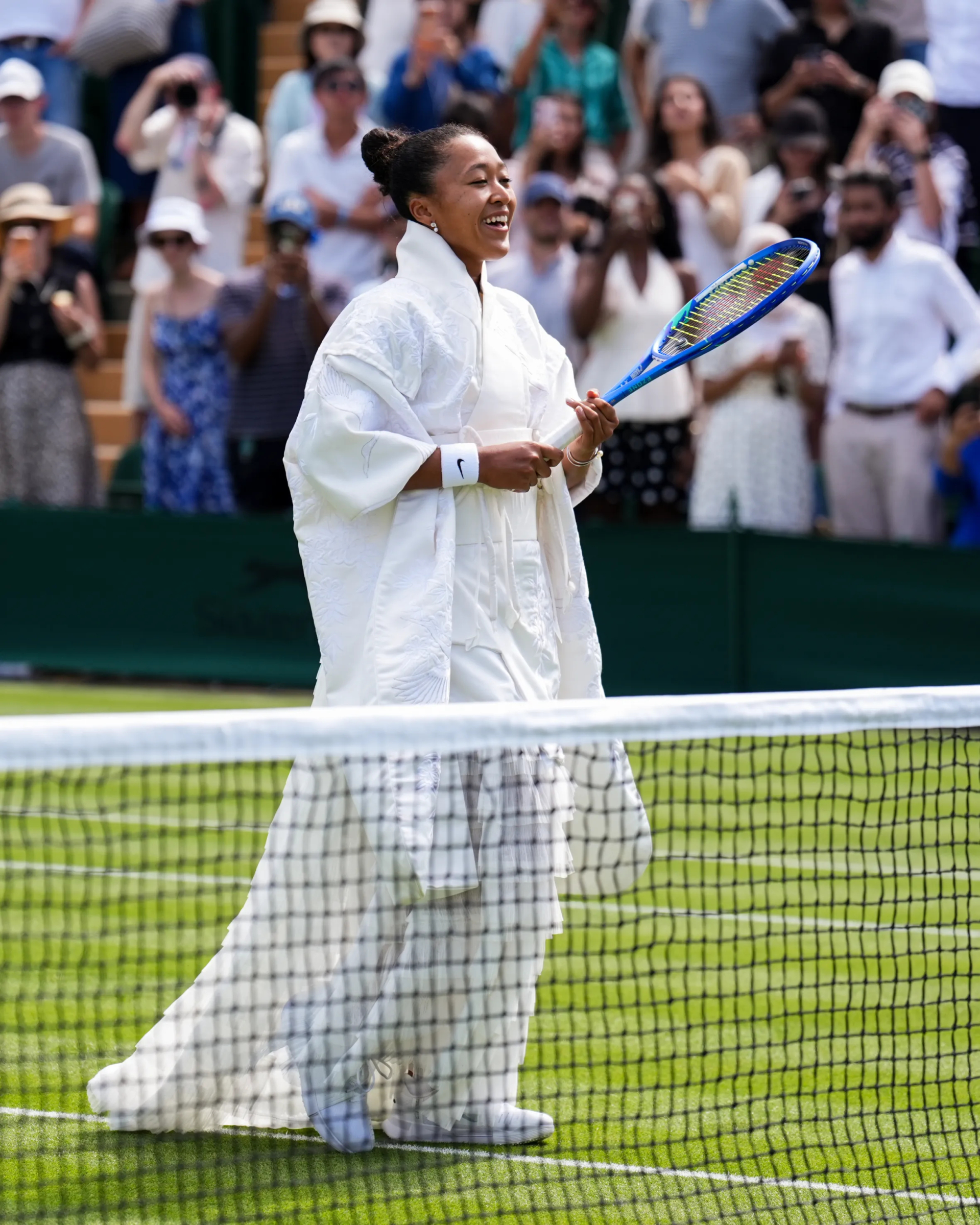 Tuyển thủ tennis lừng danh thế giới gây xôn xao khi mặc bộ kimono Nhật siêu cầu kỳ ra sân đấu