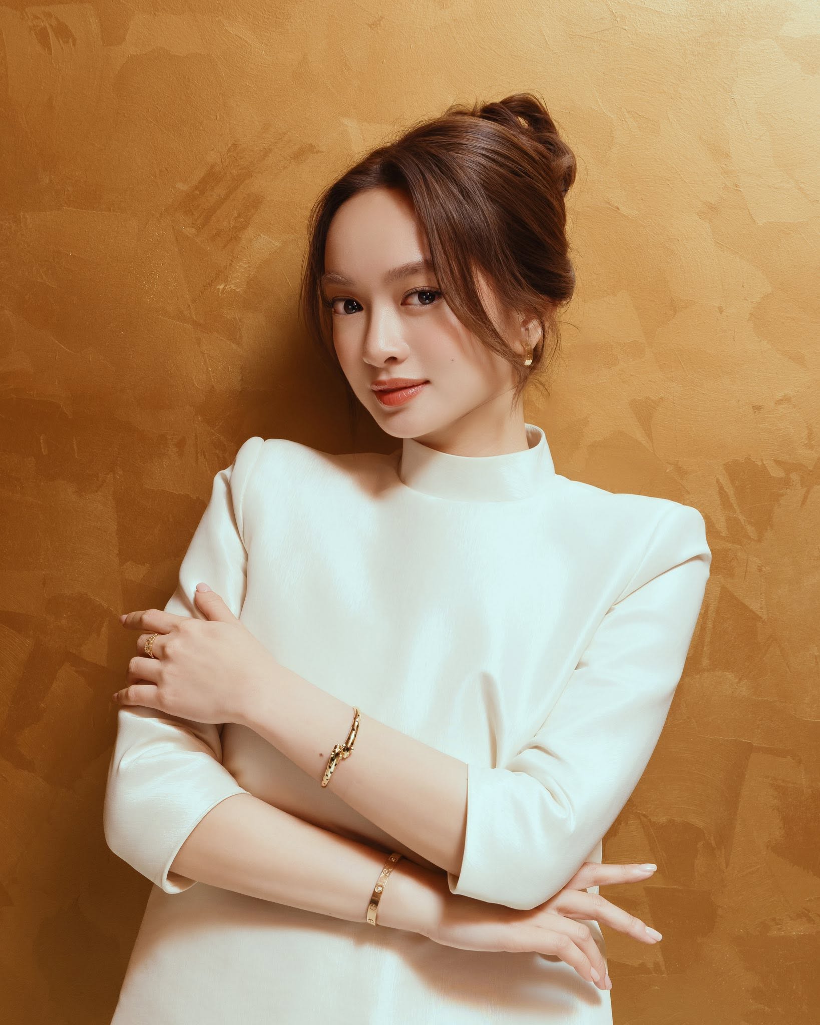 Cô gái vừa từ Mỹ về đã gây bão showbiz: 21 tuổi có công ty riêng, gia thế không phải dạng vừa