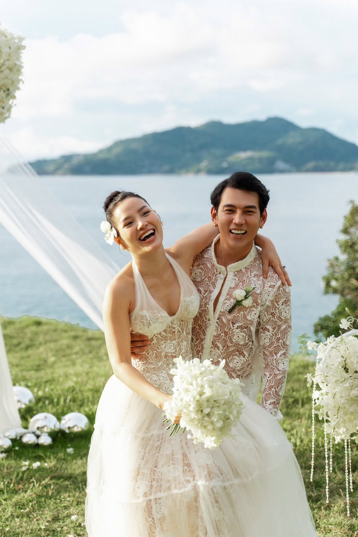   Sau khoảng 3 năm tìm hiểu âm thầm, cặp đôi mới chính thức công khai chuyện yêu đương với công chúng. Ảnh: FBNV  