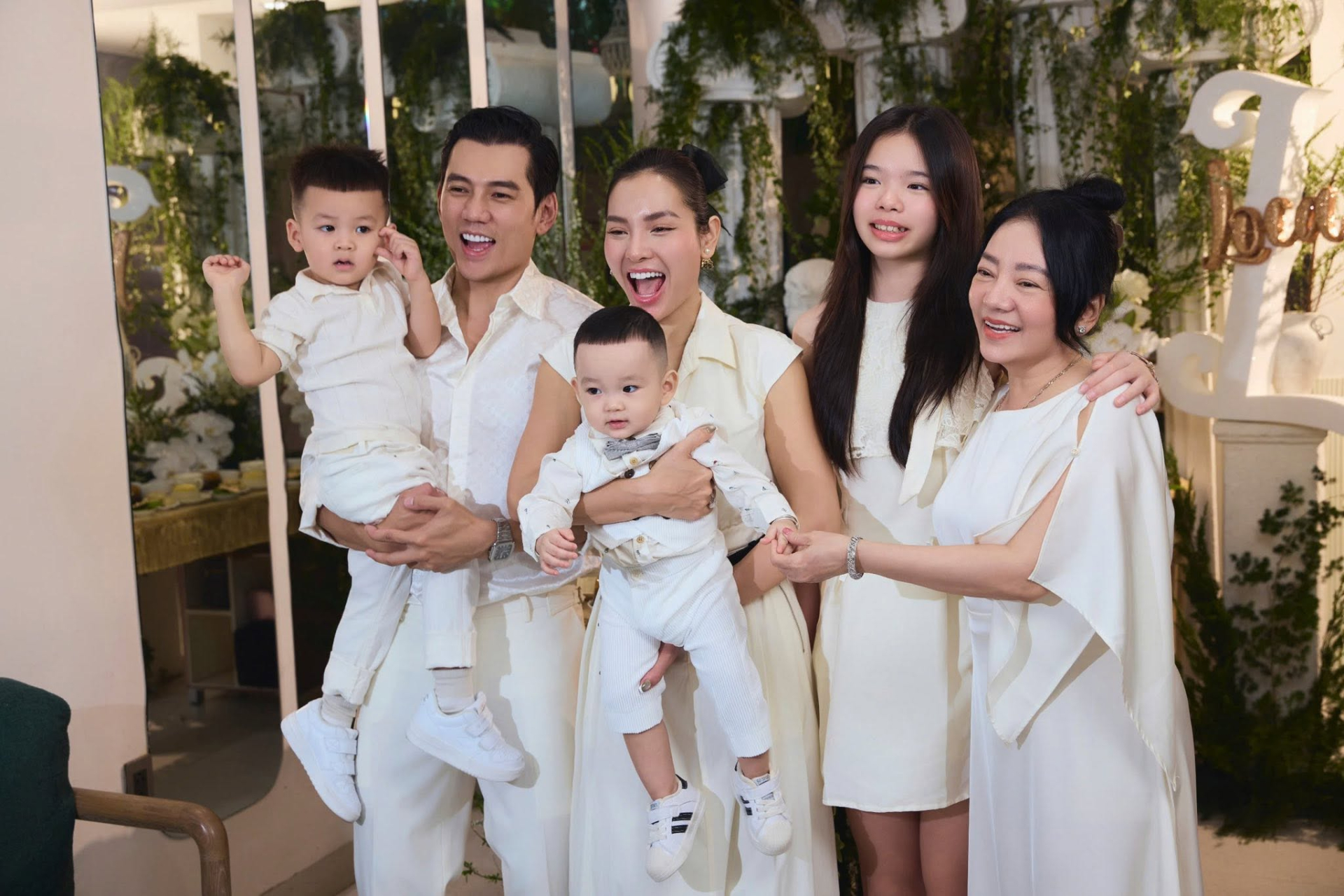   Sau khi về chung một nhà, cả hai chào đón thêm 2 thành viên mới. Ảnh: FBNV  
