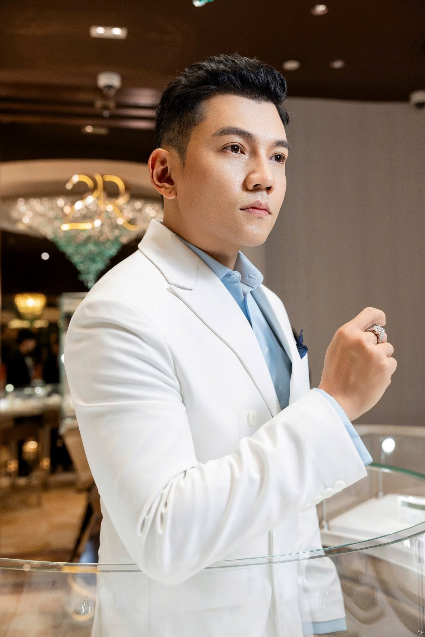   Lý Bình được biết đến sau khi đoạt giải quán quân Ngôi sao mới 2010. Ảnh: FBNV  