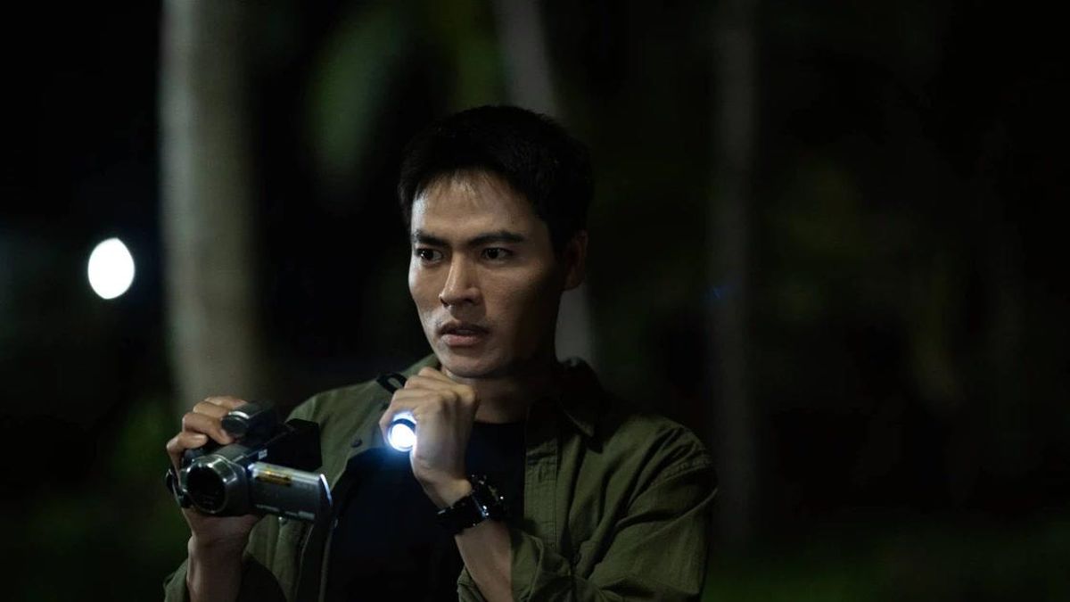Tổng tài số khổ nhất Việt Nam là đây: Hết thời phải đi lột vỏ tôm, cạo mủ cao su để mưu sinh