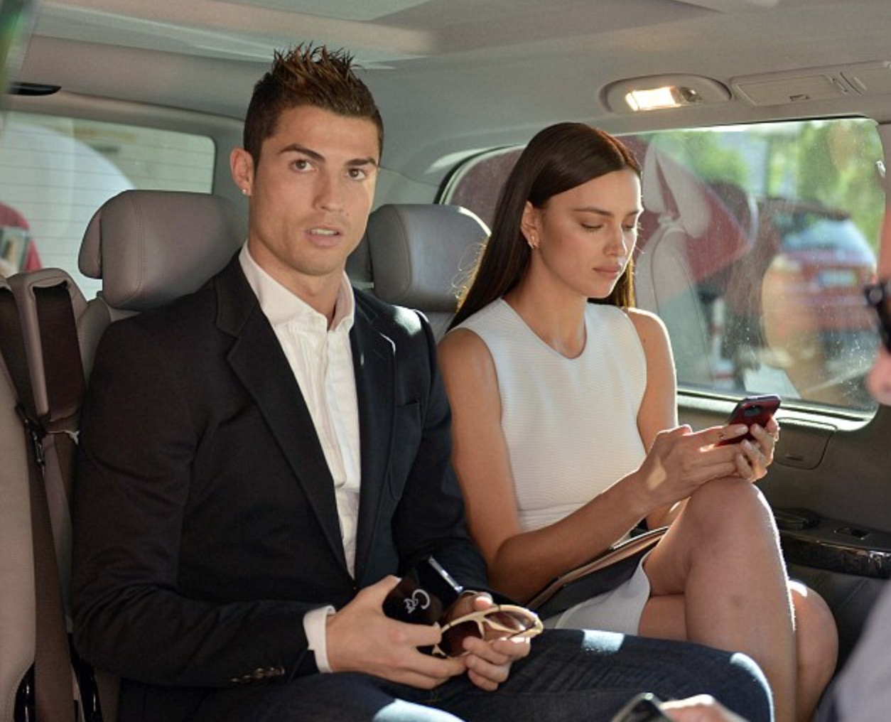 Tình cũ CR7 mất 11 triệu followers sau chia tay: 40 tuổi vẫn là