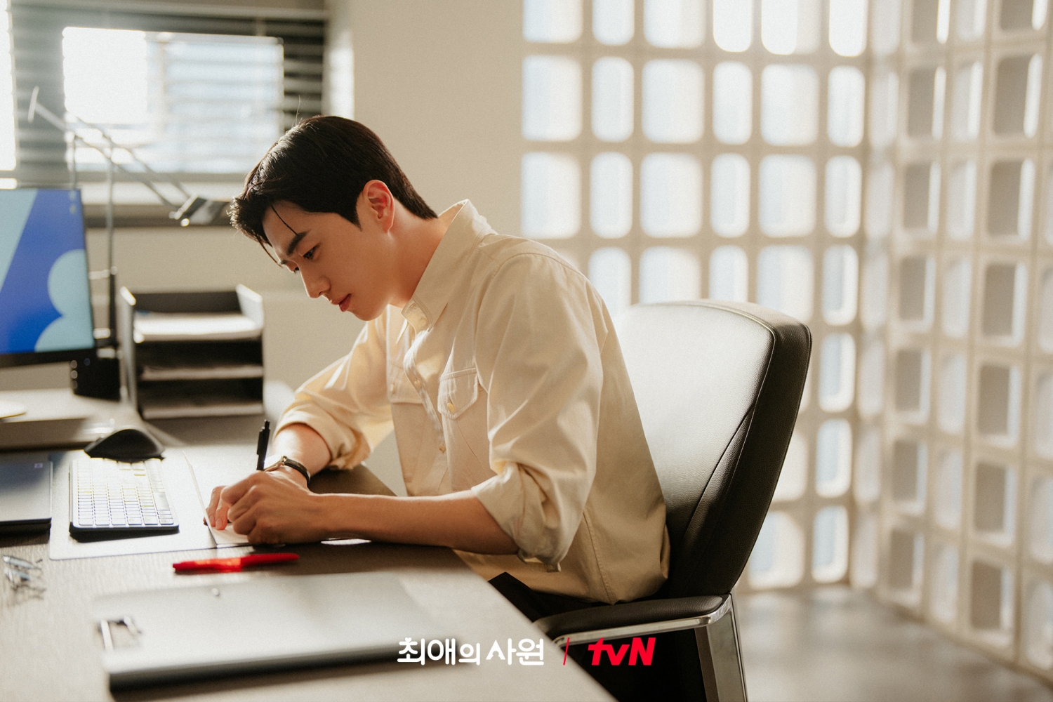 Vai diễn của Kang Hoon ở bộ phim mới My Bias, My Boss xứng đáng được khán giả mong chờ.