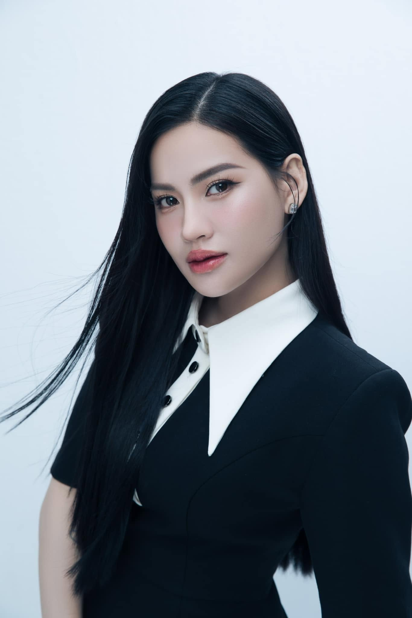 “Vũ khí” của Võ Hà Linh