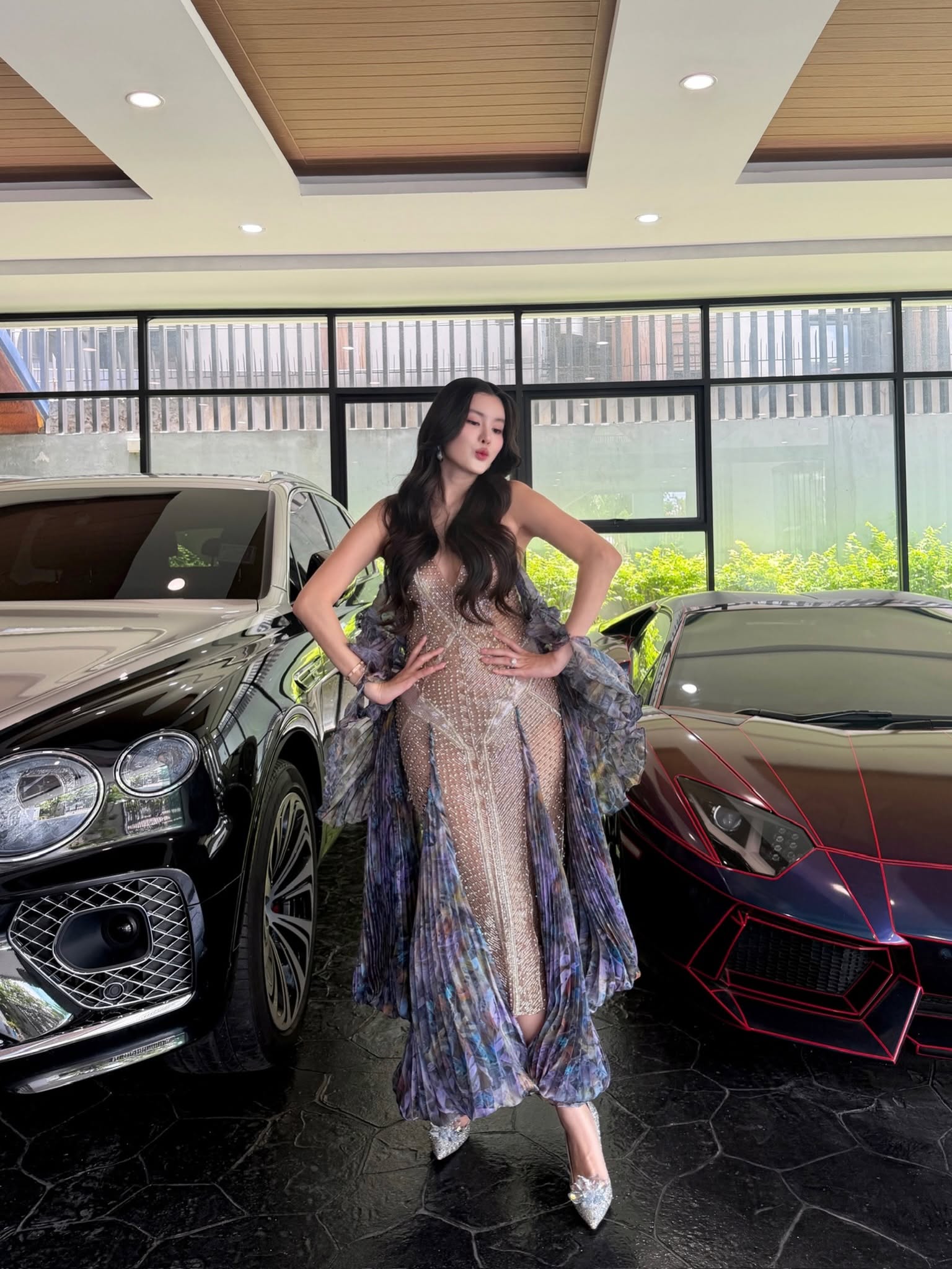 Aon Somrutai Rattanawaraha giàu có và nổi tiếng.