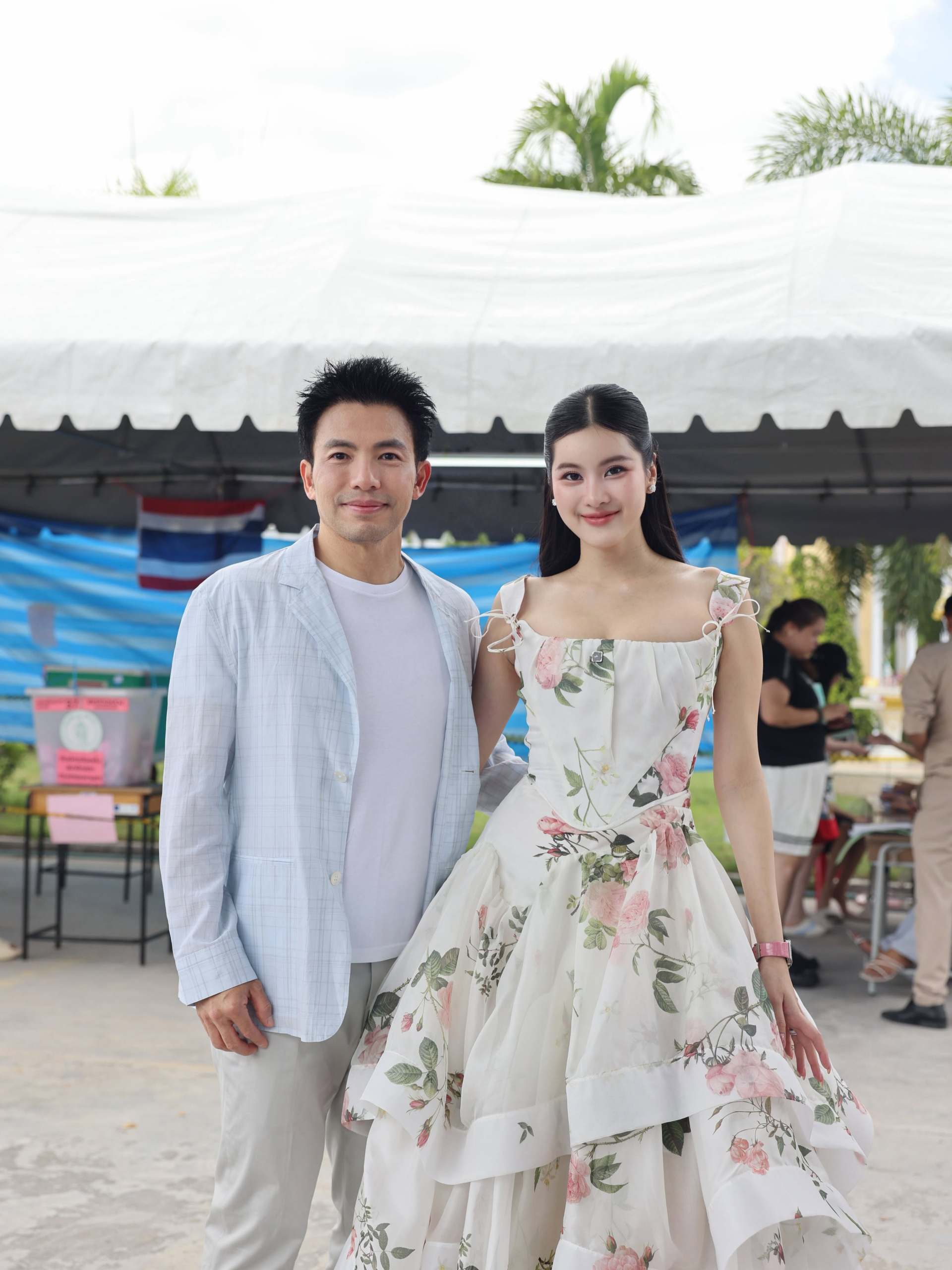 Aon Somrutai và chồng.