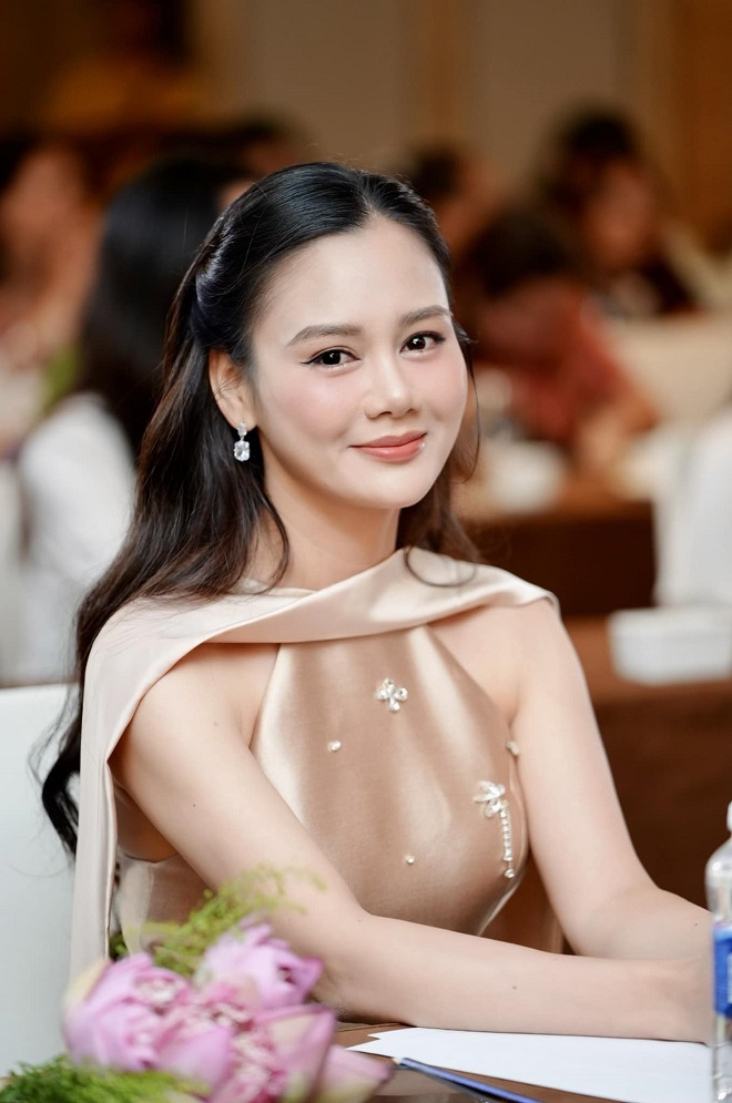 Mỹ nhân là nghịch lý visual của Vbiz: Đóng phim nào cũng quê mùa kém sắc, ngoài đời đẹp điên đảo chẳng ai dám chê