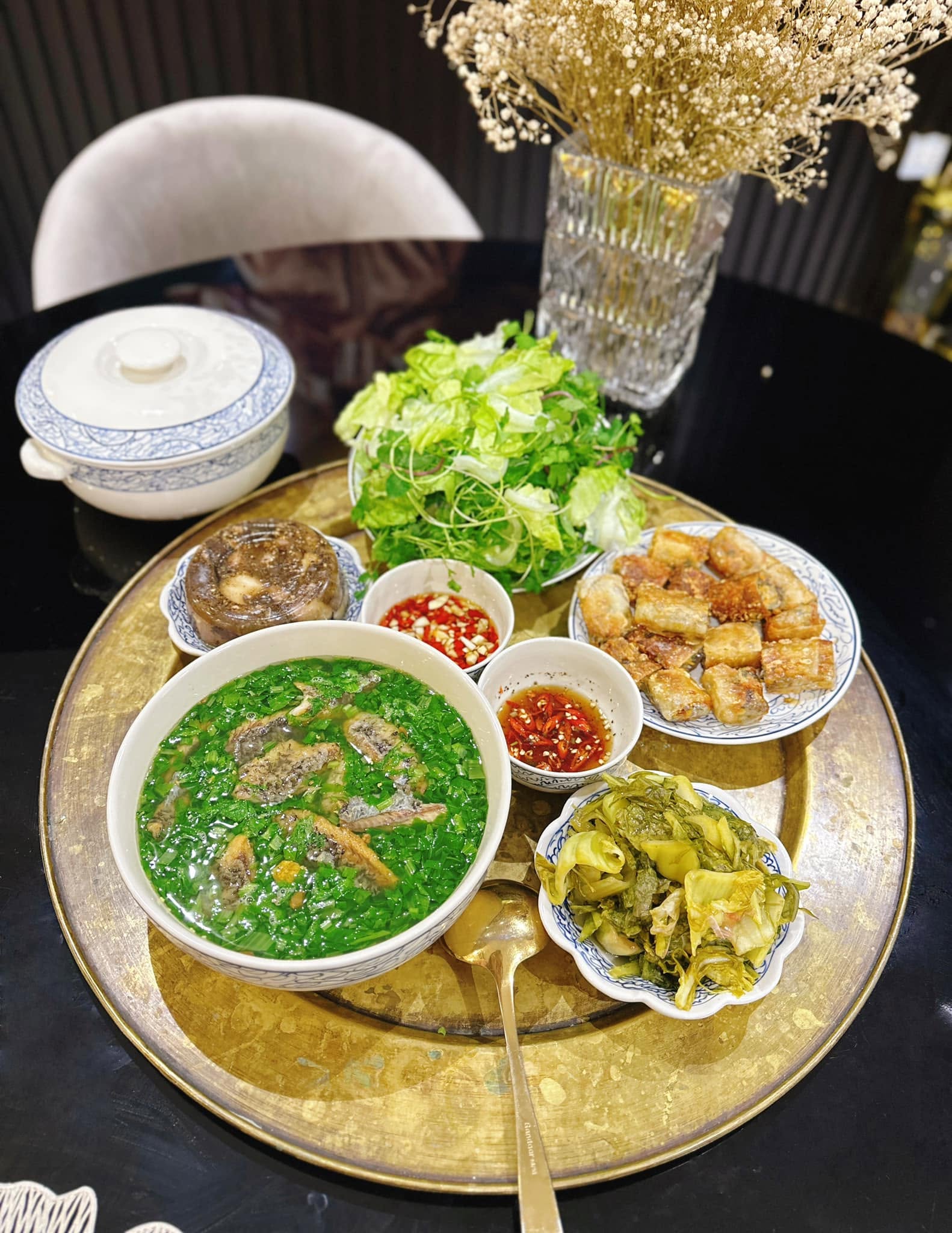 Một số mâm cơm trước đó được Phương Oanh chia sẻ lên mạng xã hội.
