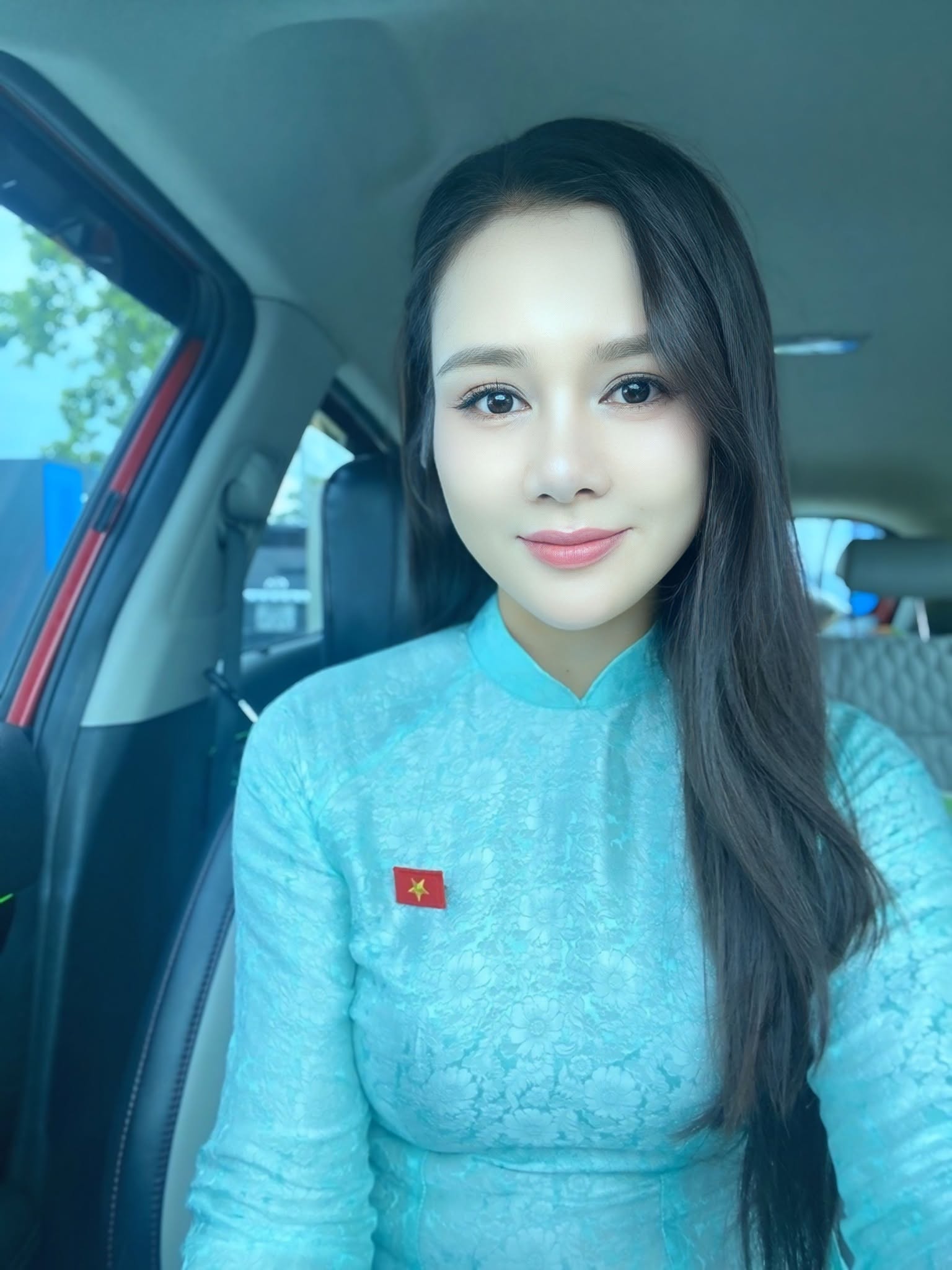 Mỹ nhân là nghịch lý visual của Vbiz: Đóng phim nào cũng quê mùa kém sắc, ngoài đời đẹp điên đảo chẳng ai dám chê