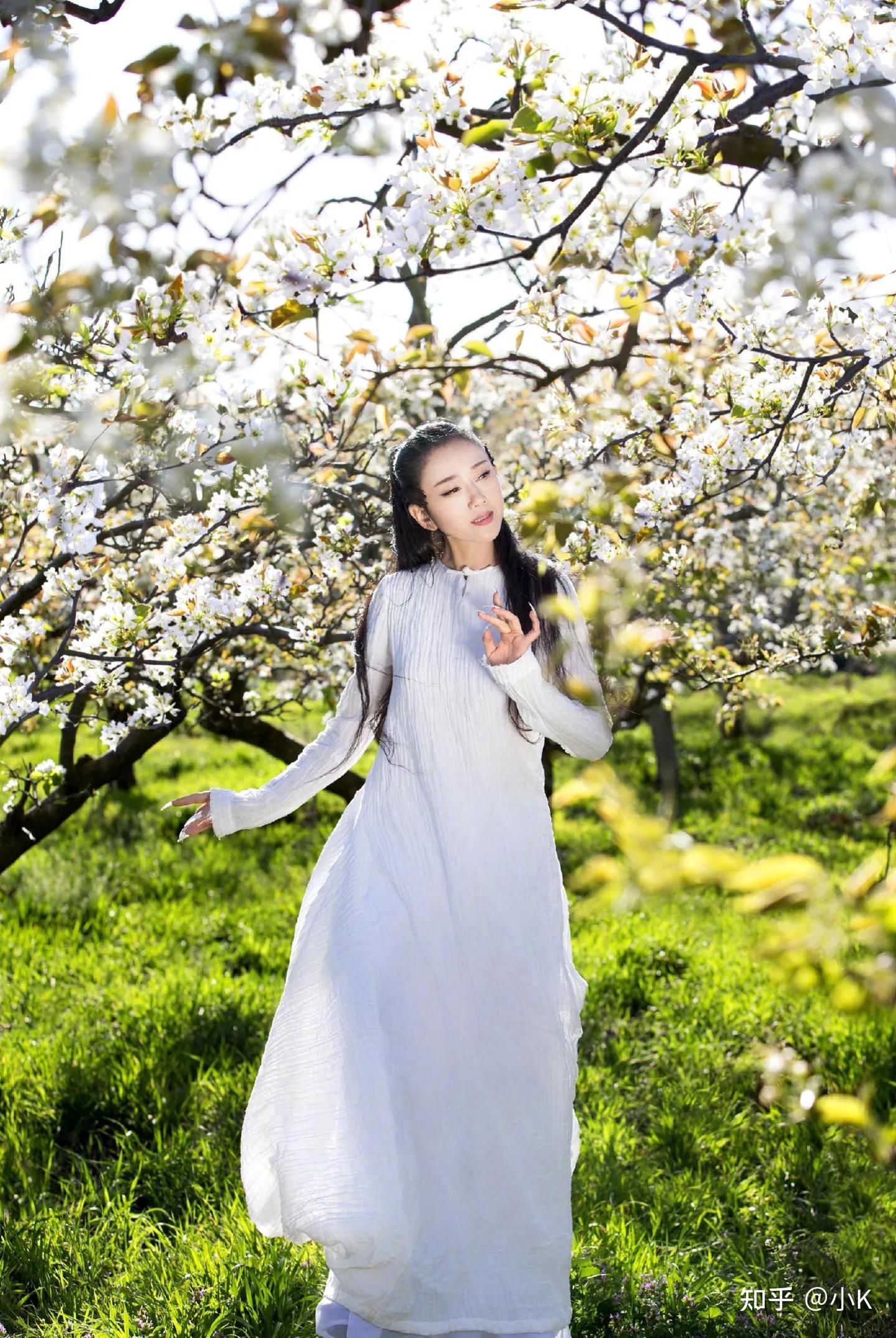 Dương Lệ Bình đang tận hưởng cuộc sống bình yên ở tuổi U70 và vẫn hết mình vì nghệ thuật (Ảnh: QQ).