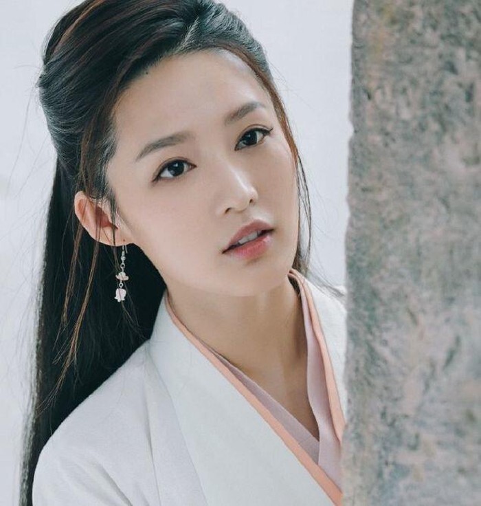 Lộ diện mỹ nhân là Nữ thần Kim Ưng 2026: Đóa bạch trà đẹp nhất vườn hoa, visual chả kém Lưu Diệc Phi