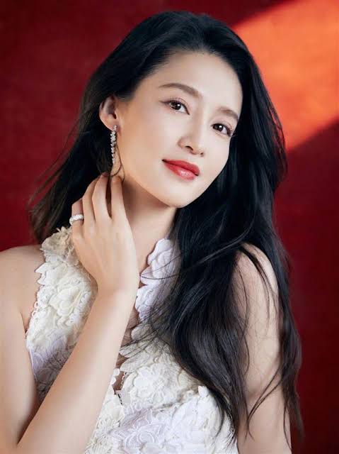 Lộ diện mỹ nhân là Nữ thần Kim Ưng 2026: Đóa bạch trà đẹp nhất vườn hoa, visual chả kém Lưu Diệc Phi