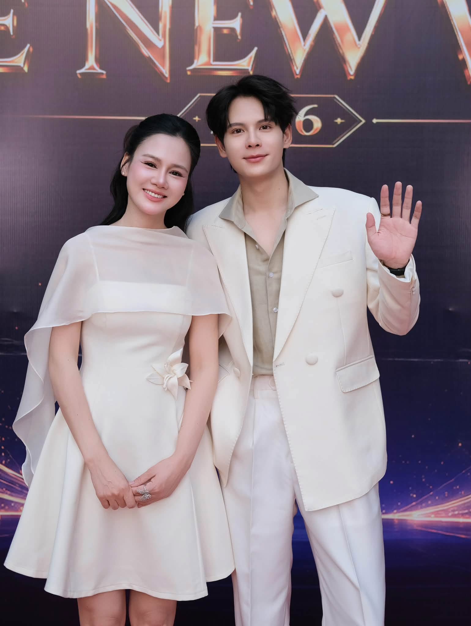 Mỹ nhân là nghịch lý visual của Vbiz: Đóng phim nào cũng quê mùa kém sắc, ngoài đời đẹp điên đảo chẳng ai dám chê
