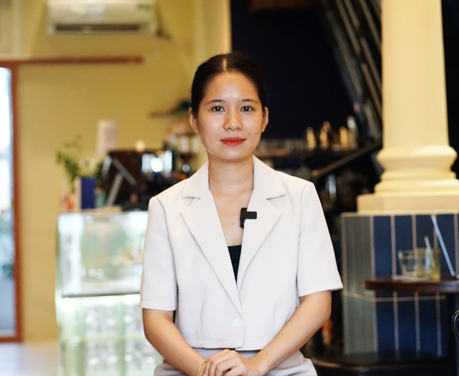 Chị Ái Vy, quản lý Yoru Cafe (TP.HCM) cho biết trước nay quán chủ yếu phát nhạc qua YouTube và Spotify. Ảnh: Di Anh