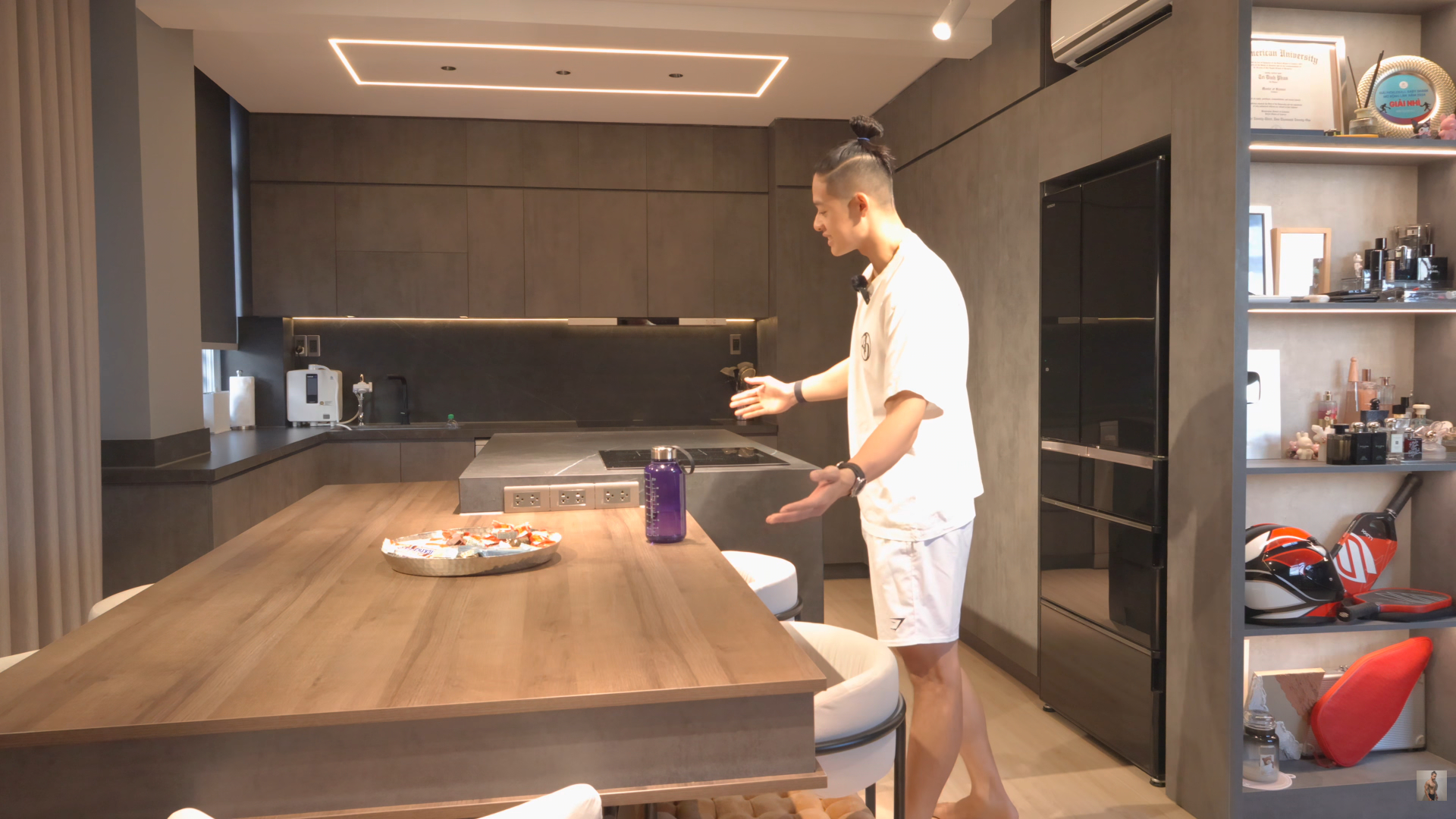 Tiểu thư Hà thành cưới chồng thạc sĩ: Sống trong penthouse 3 tầng, sang mà không phô, đẳng cấp hiện rõ trong từng góc nhà