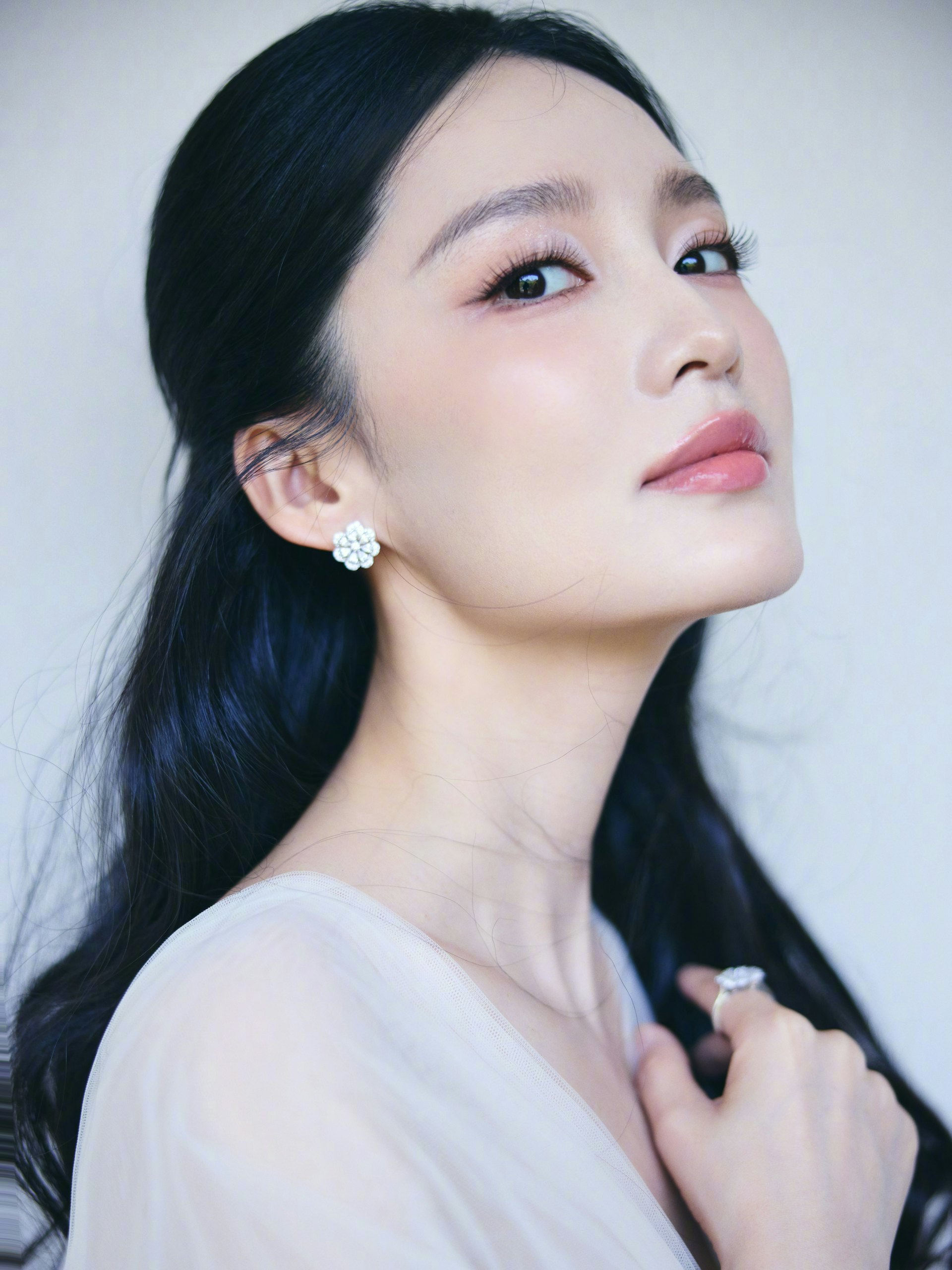 Lộ diện mỹ nhân là Nữ thần Kim Ưng 2026: Đóa bạch trà đẹp nhất vườn hoa, visual chả kém Lưu Diệc Phi