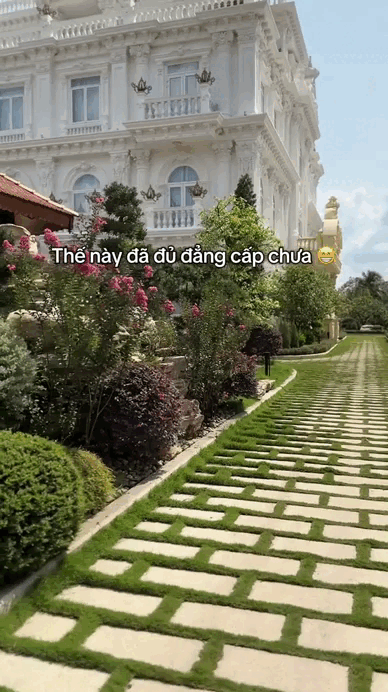 Lâu đài sáng nhất miền Tây