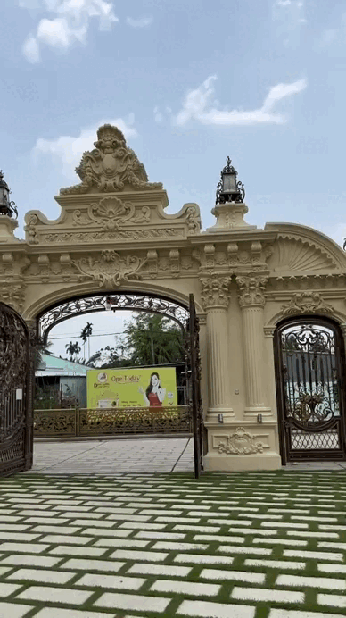 Lâu đài sáng nhất miền Tây