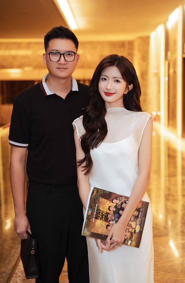 Mỹ nhân VTV được chồng tặng ô tô trong đám cưới: 2 năm sau, nhìn bức ảnh trên du thuyền là rõ tình trạng hôn nhân