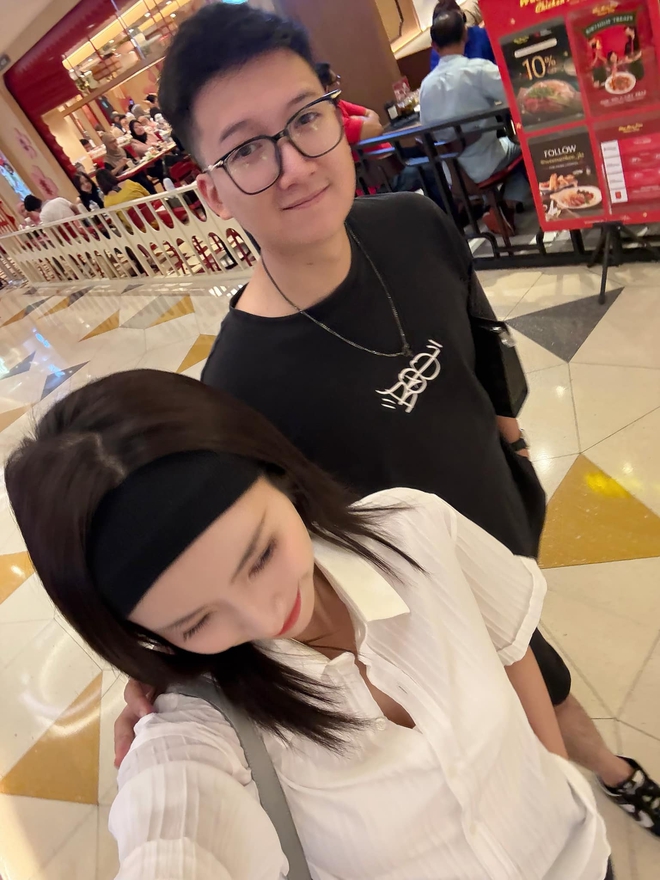 Ngọc Huyền và chồng. Anh chàng đưa vợ đi làm, đi du lịch,....