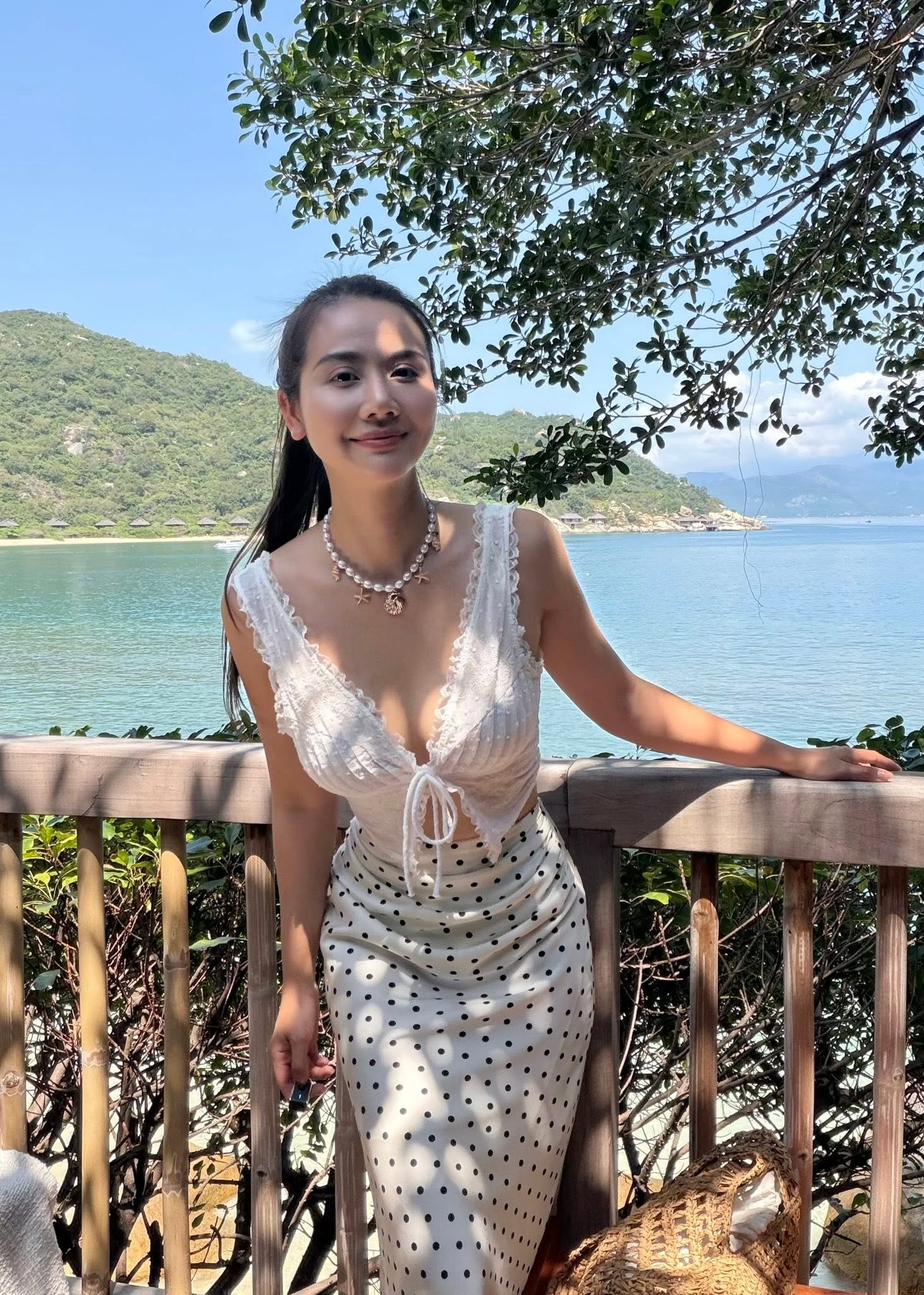 Mỹ nhân 36 tuổi khiến hội gái đôi mươi phải dè chừng mỗi lần đi biển