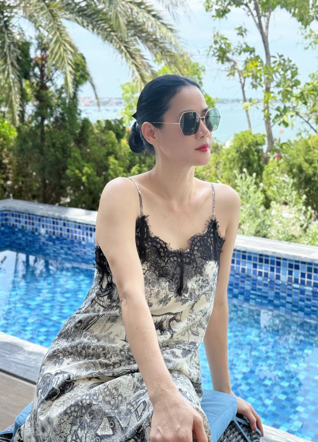 Bạn thân 20 năm của Tăng Thanh Hà xuất hiện: Mỹ nhân U50 mặt sắc, dáng sang, không thể nghèo nổi