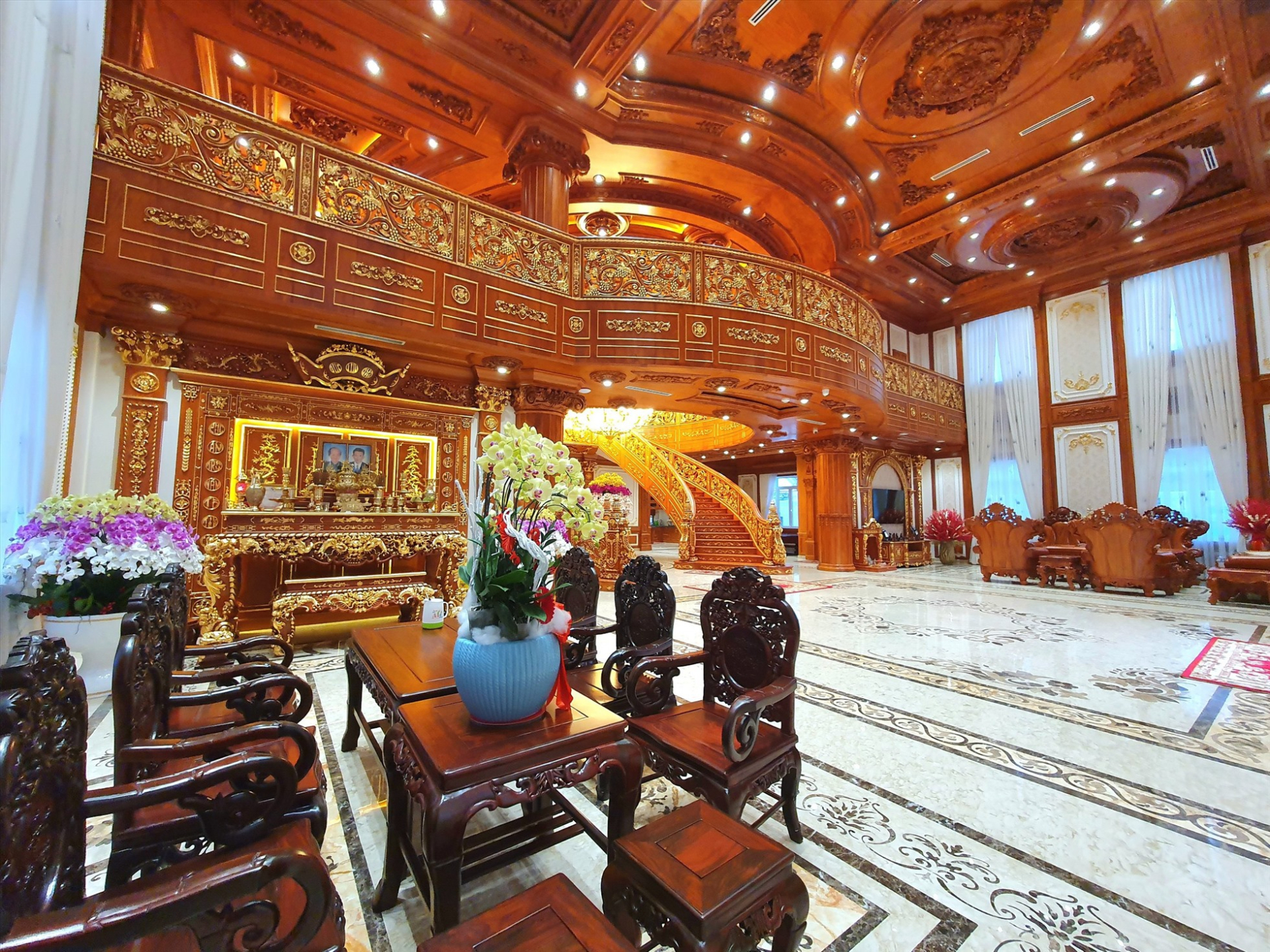 Lâu đài sáng nhất miền Tây