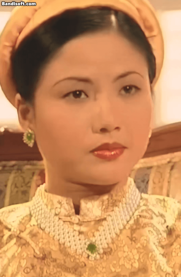 Nữ diễn viên được khen như đã mang Nam Phương Hoàng hậu xé sử bước lên màn ảnh.