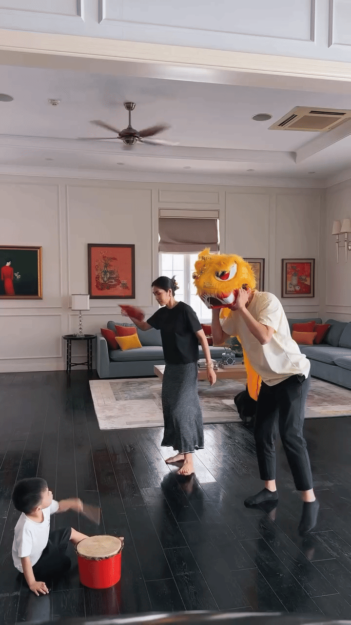 Từng món đồ nội thất đều được chọn lựa kỹ lưỡng, tạo nên tổng thể sang trọng, trang nhã