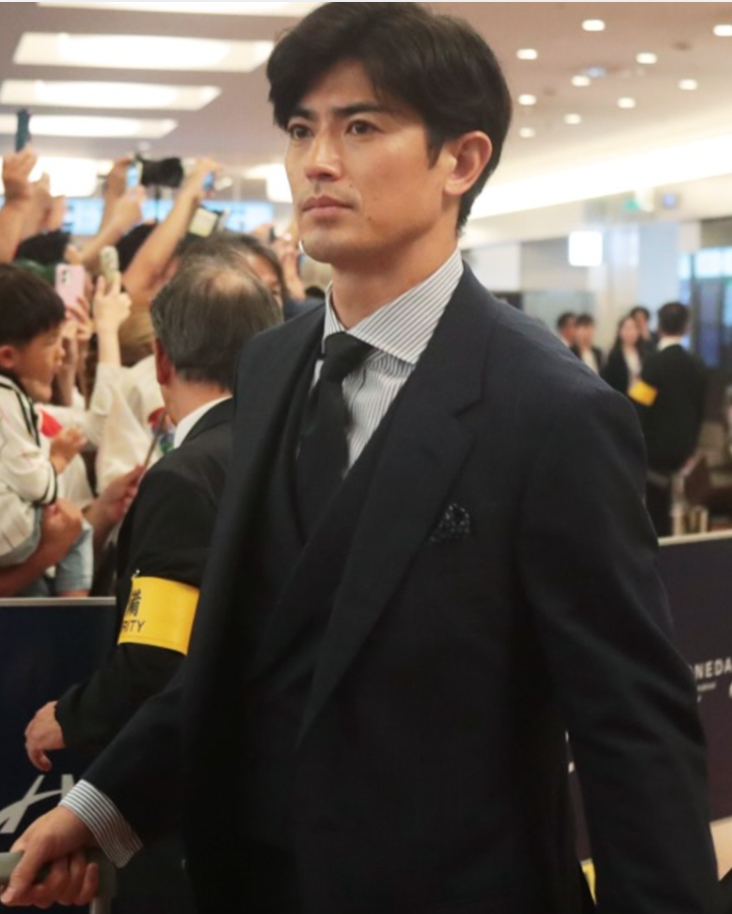 Thua World Cup nhưng thắng tuyệt đối về phong cách: Dàn cầu thủ Nhật đóng suit 150 triệu về nước khiến MXH ầm ĩ